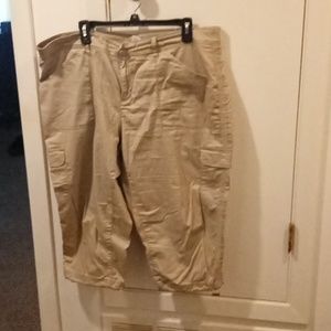 Capris khaki color